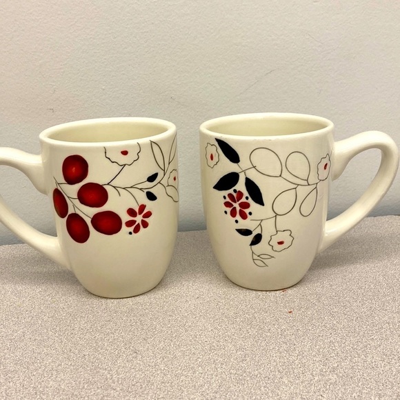 SET of 2 Laurie Gates mugs 10 ounce - Picture 1 of 7